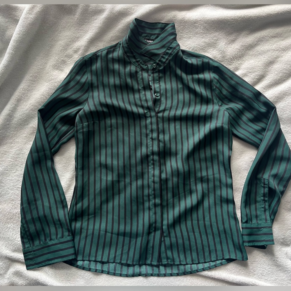 Striped Portofino blouse/women’s button-down Work shirt by Express size XS